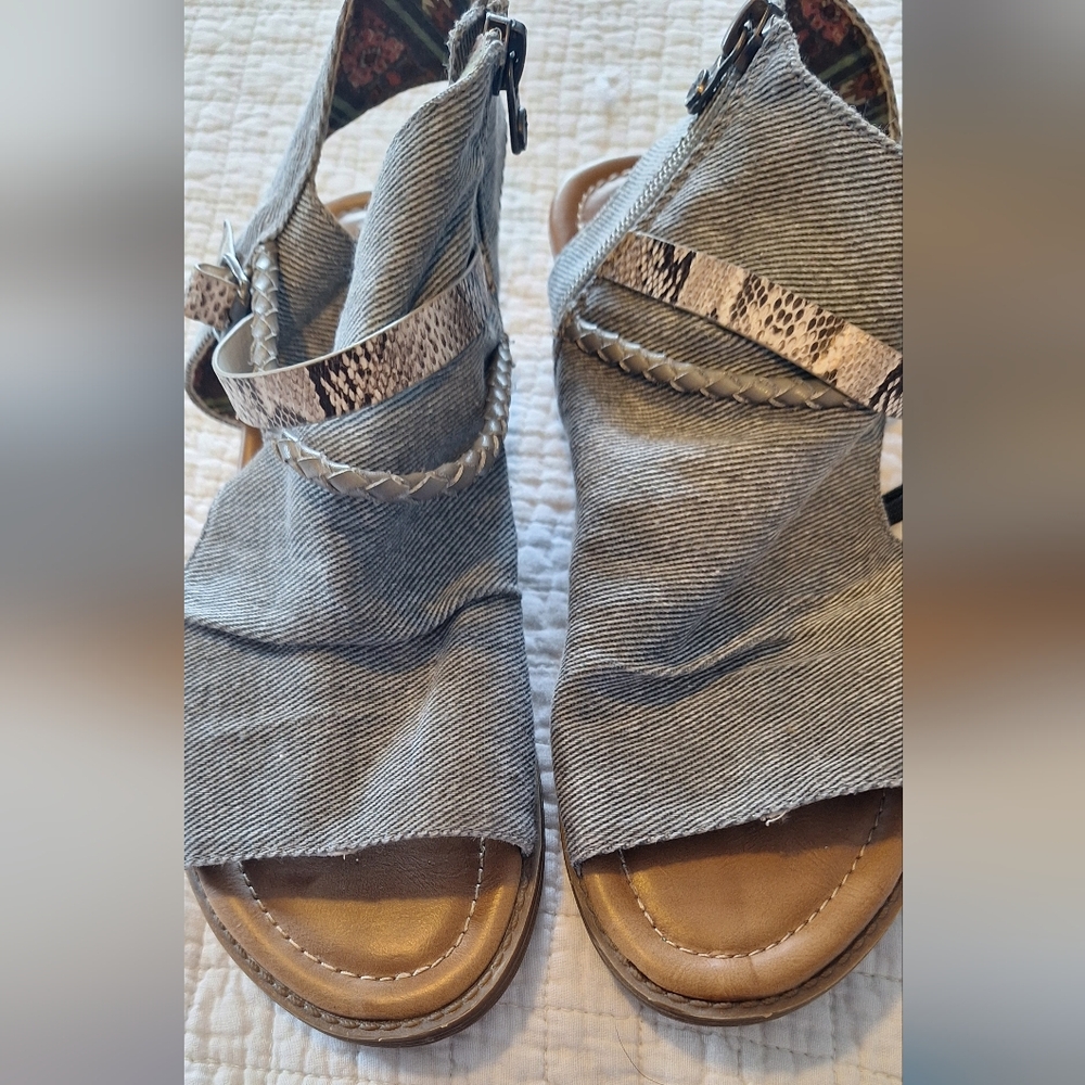 Blowfish Malibu brown fabric casual sandals size 8.5 - Picture 4 of 10